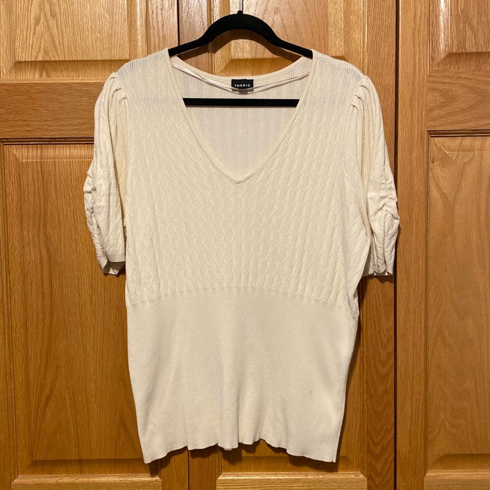 Torrid ribbed stretch sweater puff sleeve top size 3 or 3X cream